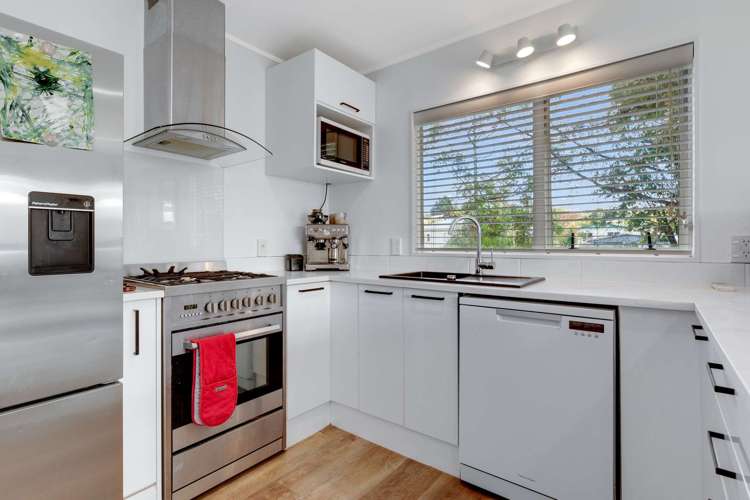 2/137 Awaroa Road Helensville_5
