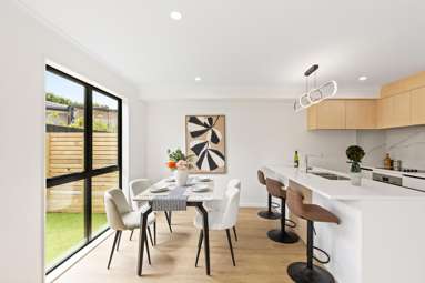8/113 Beach Road_3