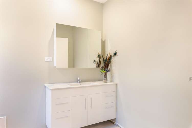 7 Waterfront Road Mangere Bridge_27