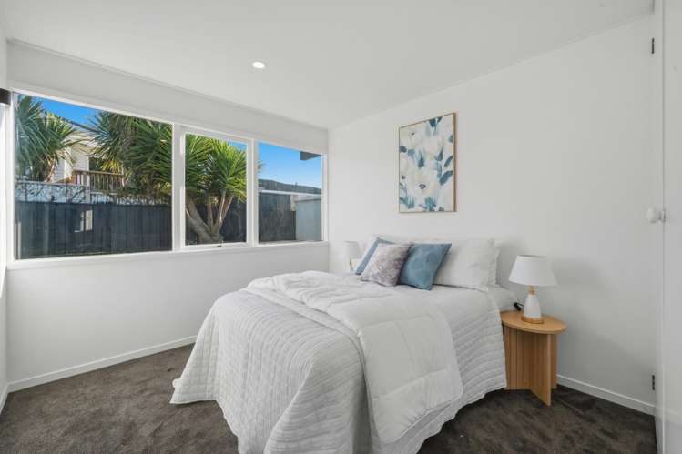 21 Lawrence Crescent Hill Park_12