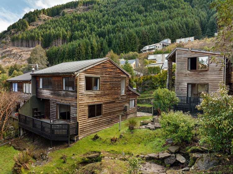 12a Arawata Terrace Fernhill/Sunshine Bay_19