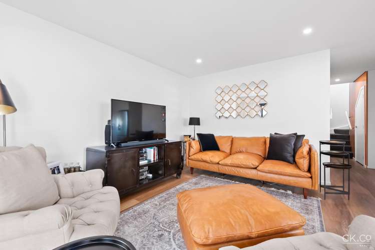 1/51 Kings Crescent Lower Hutt Central_9