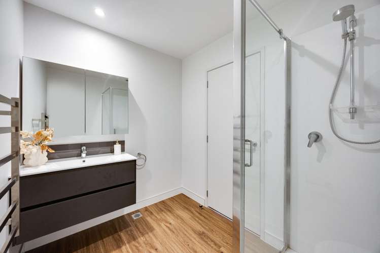 74 Glidepath Road Hobsonville_11