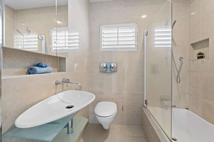 5/241 Hurstmere Road Takapuna_12