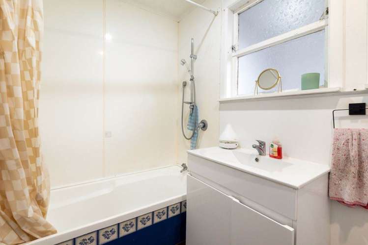 522 Beach Road Murrays Bay_10