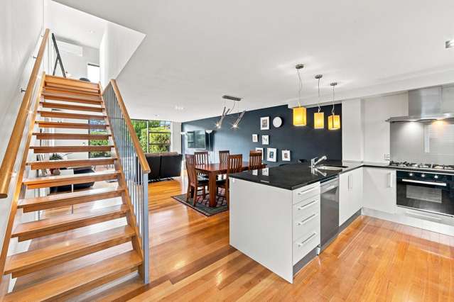 City-Fringe Living with Double Garage