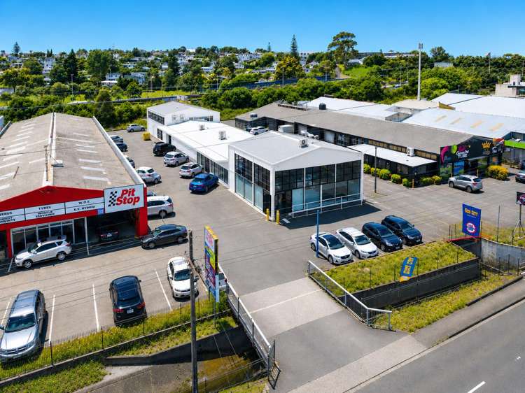 93 Wairau Road_0