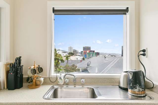 Cosiest City Pad with Car Park and View