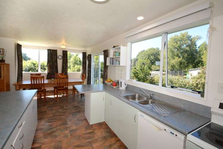 16 Kennard Crescent Karitane_9