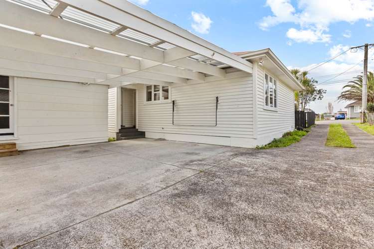 64 Archibald Road Kelston_2