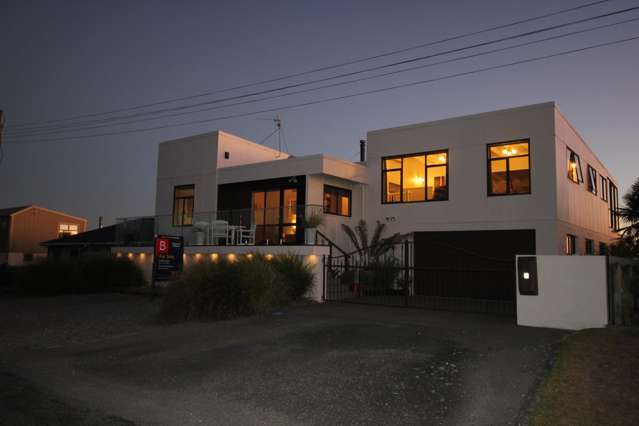 8 Roore Street Foxton Beach_4