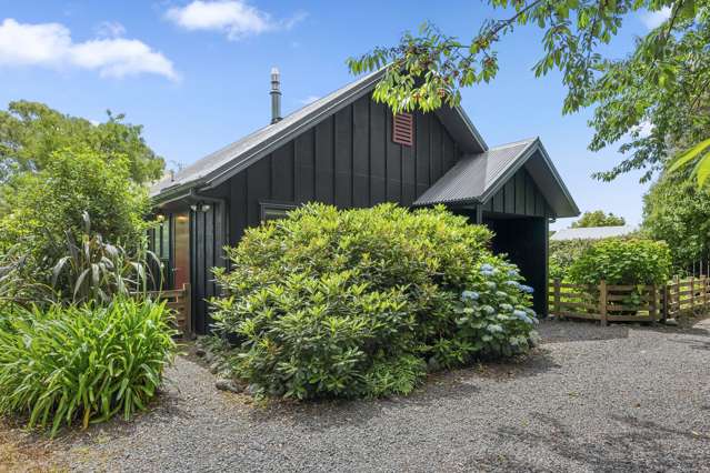 Charming Taupahi Retreat