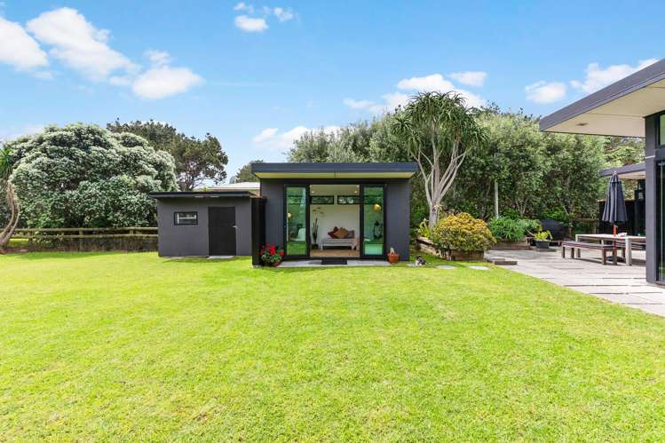 8 Erangi Place Bethells Beach_27