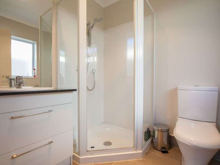 13 Montague Grove Stratford_16