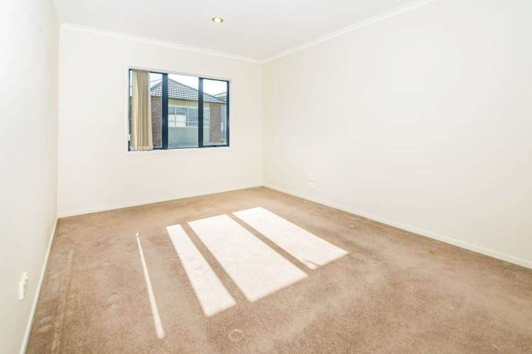 93 Fernhill Way Oteha_8