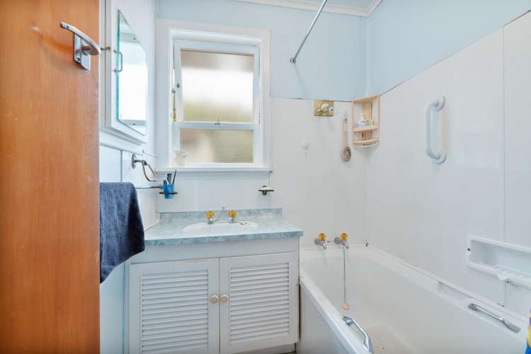 2/160 Henderson Valley Road Henderson_9