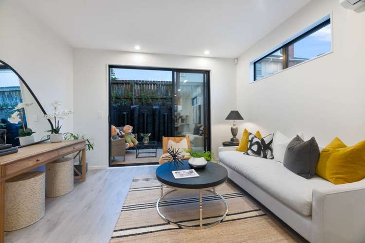 2/11 Jaemont Avenue Te Atatu South_14