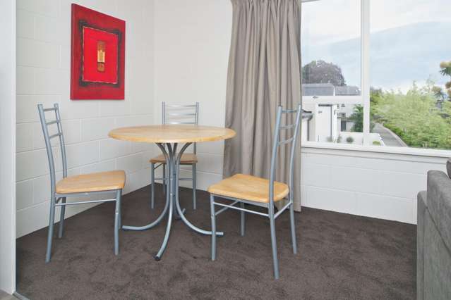 9/31 Holly Road Christchurch_2