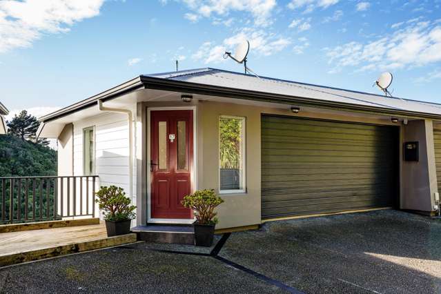 Funky, Stylish Living with Spectacular Views!
