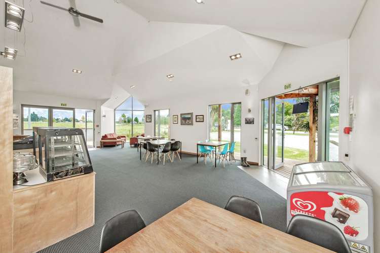 5695 West Coast Road Springfield_9