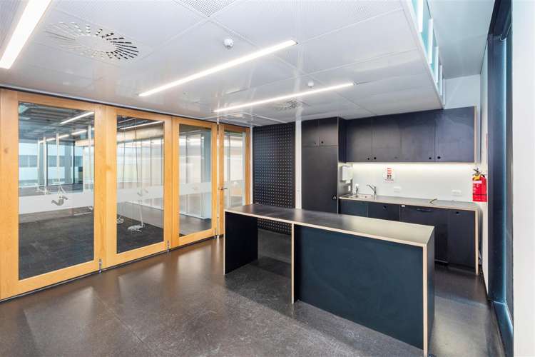 335 Lincoln Road Addington_10