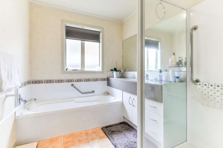 7 Sovereign Isle Lane Rototuna_13