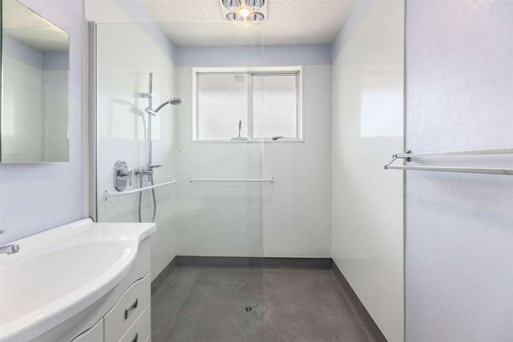 1/15 Chipping Lane Redwood_13