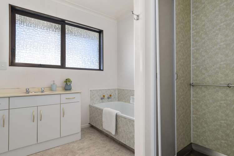 13 Cooneys Drive Matua_8