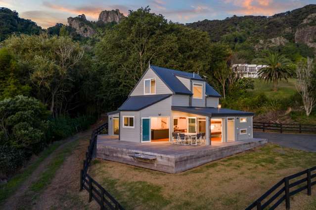 COASTAL RETREAT | BOAT RAMP 100M | RENTAL READY