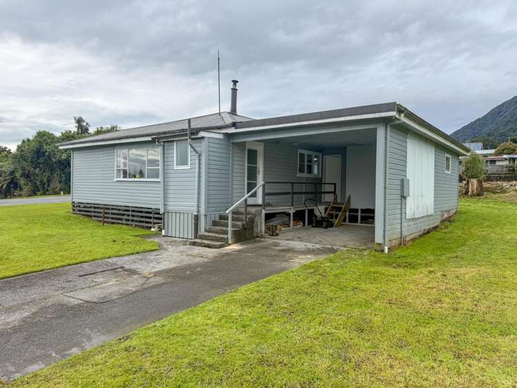 13 Main Road Fox Glacier_15