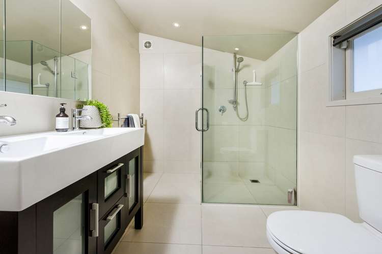 2/14 Lake View Road Takapuna_17