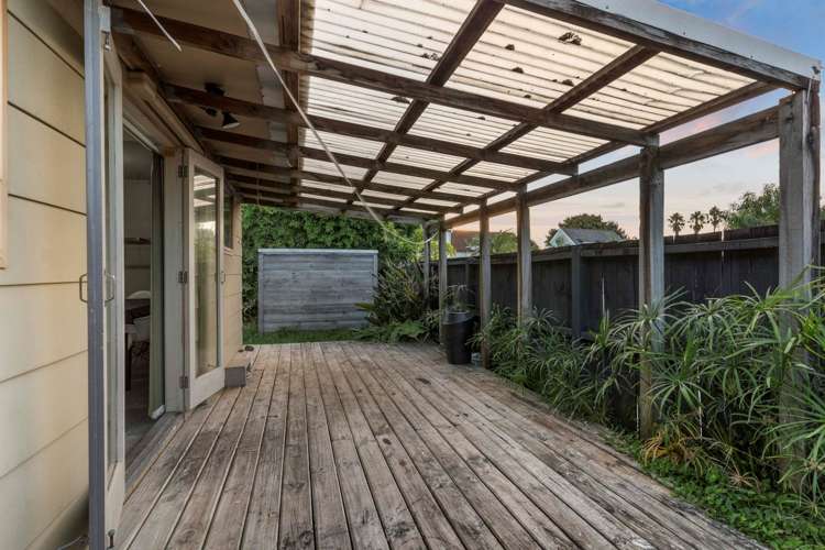 2/41 Challen Close Conifer Grove_13