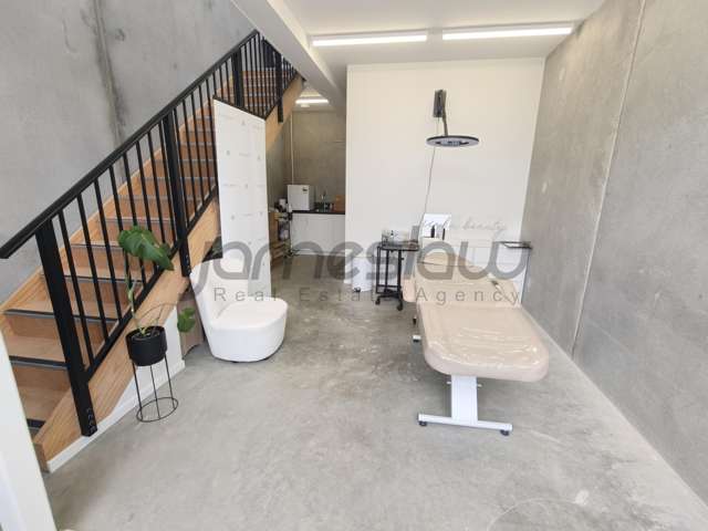 Prime Mt Wellington Commercial Unit with Rent