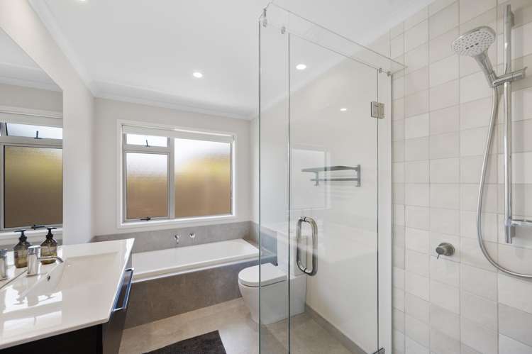 5 Arbuckle Road Frimley_13