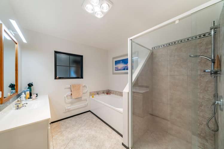 107 Redvers Drive Belmont_26