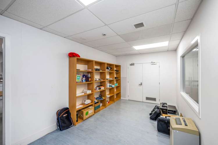 Unit 1/9 Orbit Drive Rosedale_11