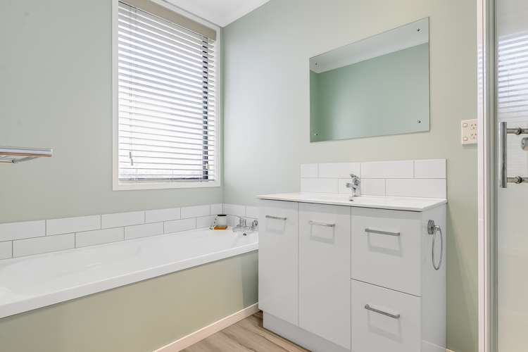 31 Saxon Woods Drive Rototuna North_15