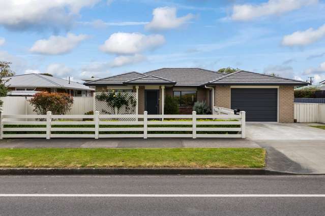 Immaculate, Easy-Care Living!
