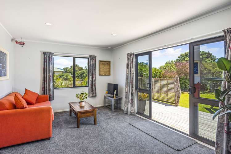 7 Adrian Grove Waikanae Beach_18