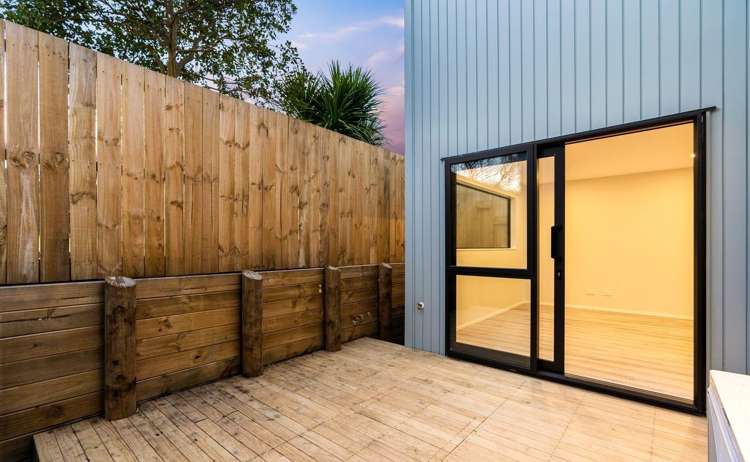 2/33 Buscomb Ave Henderson_3