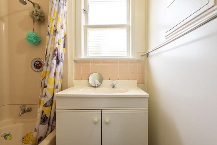 64 Kapiti Road Paraparaumu_11