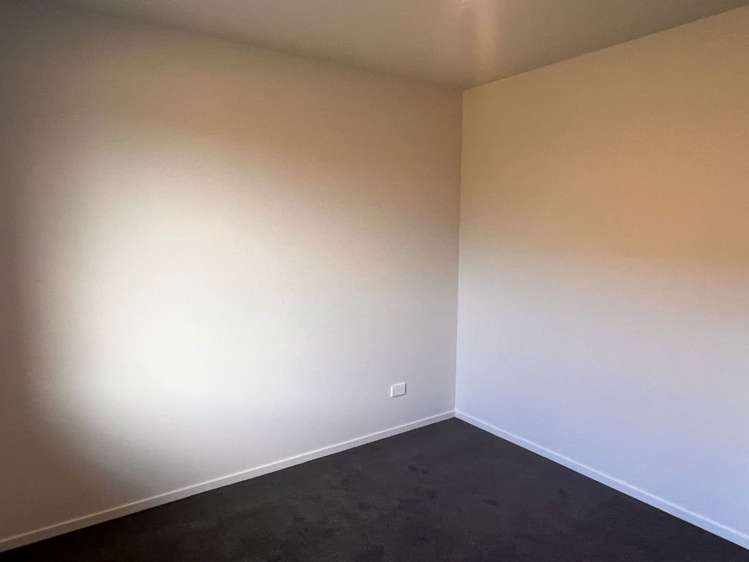 185 Faringdon Boulevard Rolleston_12