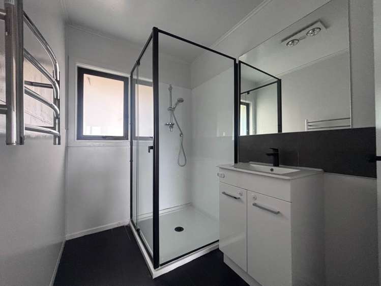 1 Ayrton Street Te Atatu South_11