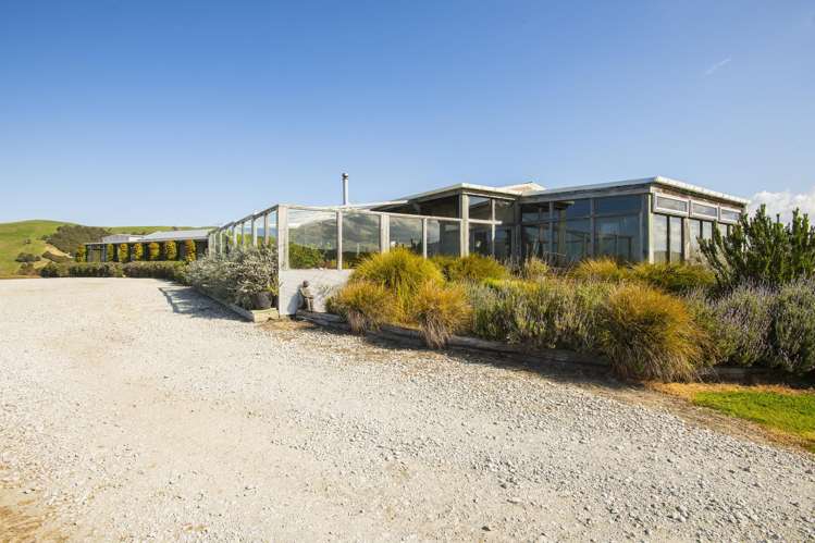 327 and 327a Taurau Valley Road Muriwai_30