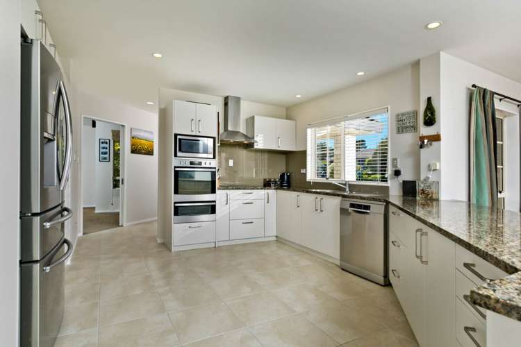 5 Kimberly Grove Greenhithe_4