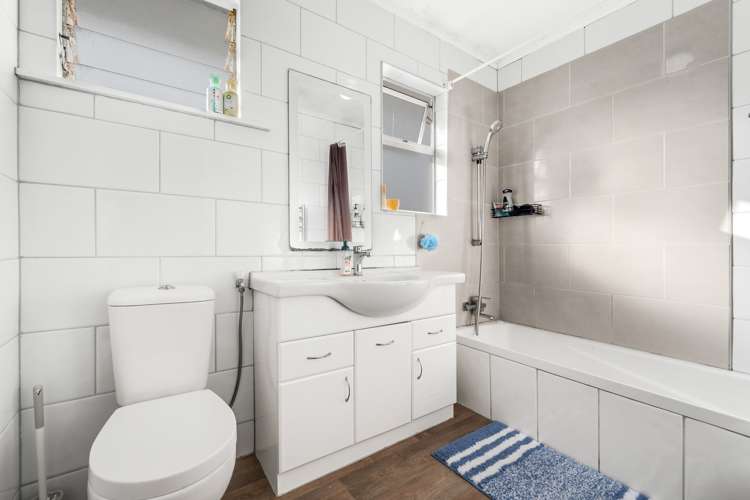 6 Tindall Crescent Otara_17