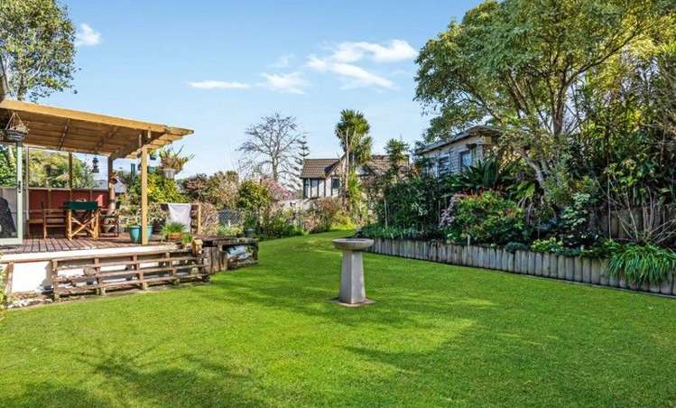 21&23 Atkinson Road Titirangi_8