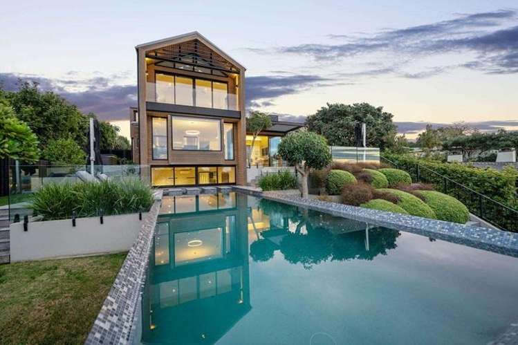 Breakers owner sells his multimillion-dollar Auckland waterfront home