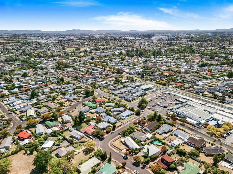 65 Resthill Crescent Glenview_26