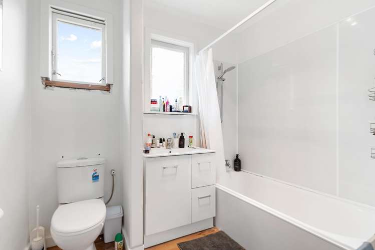 23 Reid Road New Lynn_13